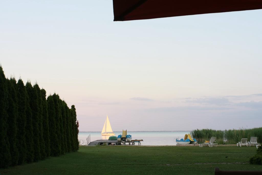 Hotel Monopoly Balatonalmádi Kültér fotó