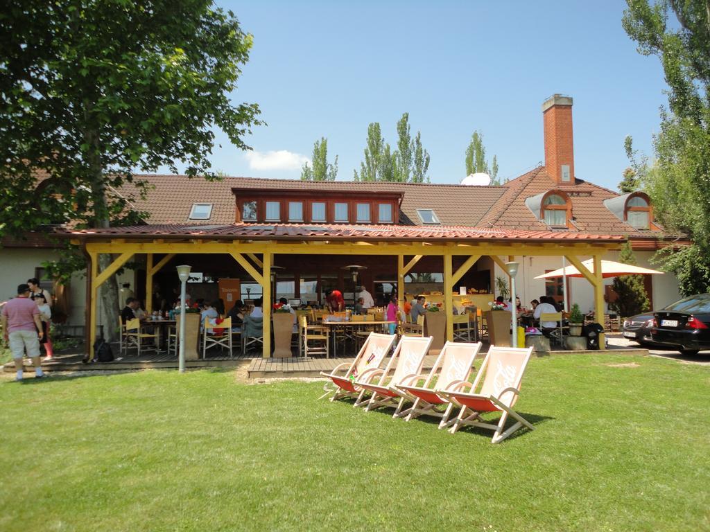 Hotel Monopoly Balatonalmádi Kültér fotó