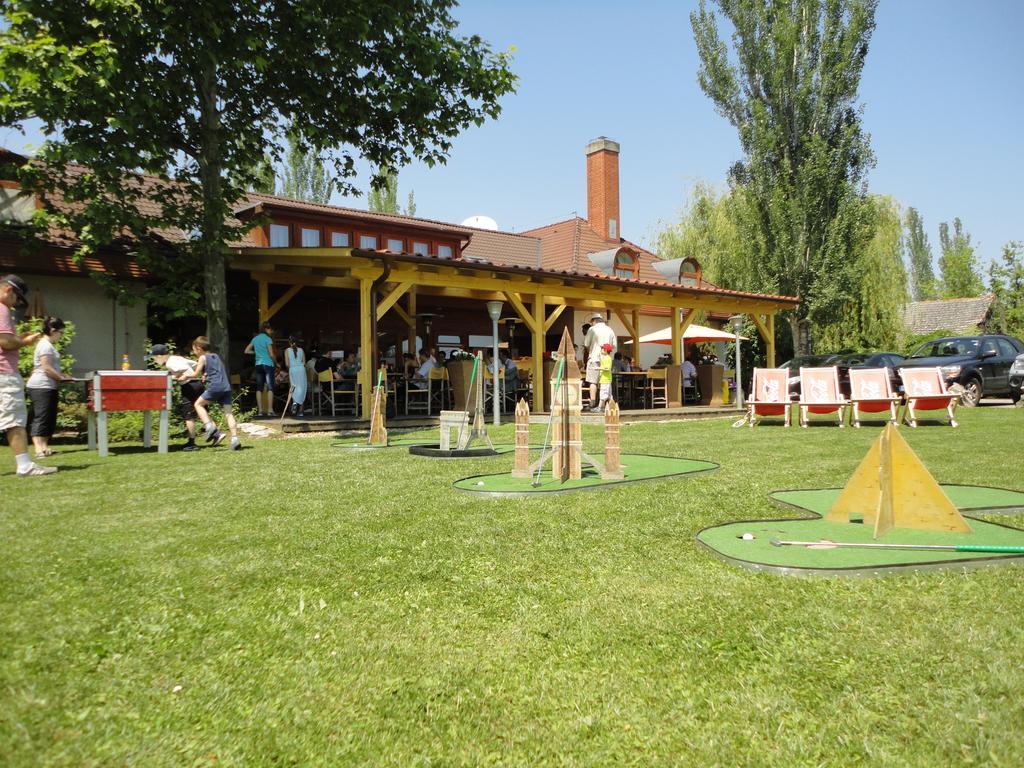 Hotel Monopoly Balatonalmádi Kültér fotó