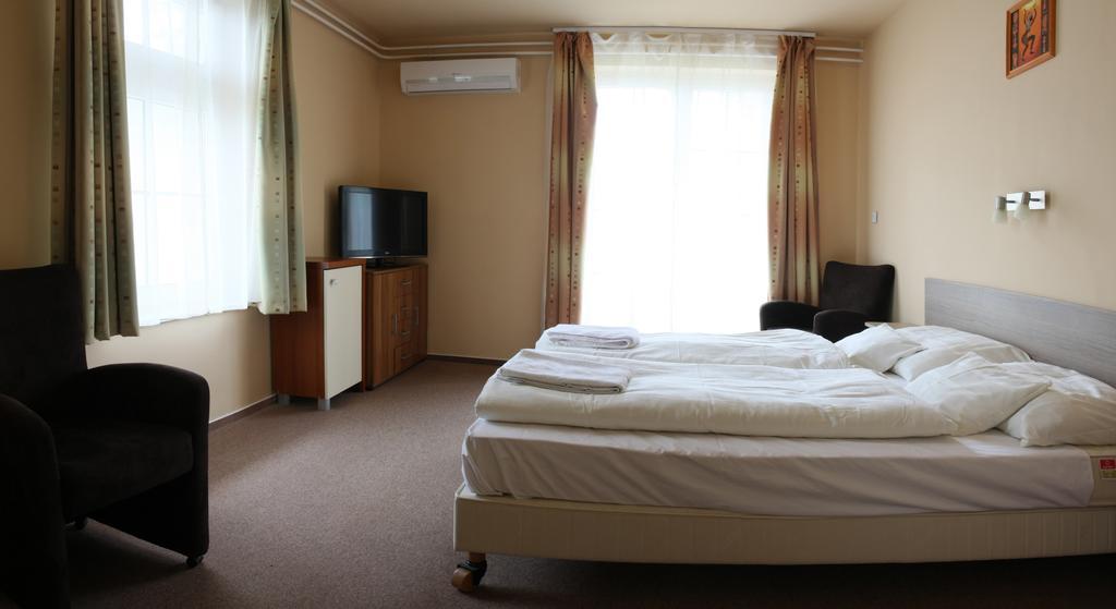 Hotel Monopoly Balatonalmádi Kültér fotó