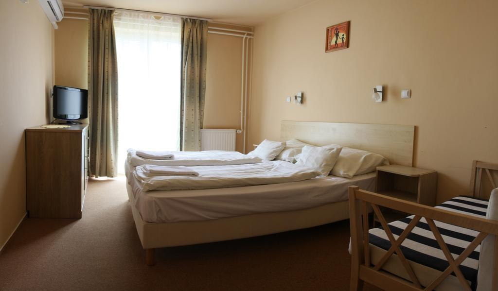 Hotel Monopoly Balatonalmádi Kültér fotó