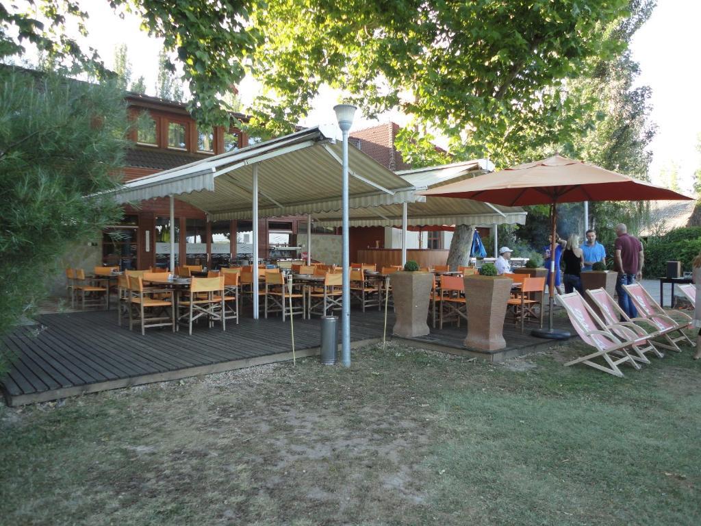 Hotel Monopoly Balatonalmádi Kültér fotó